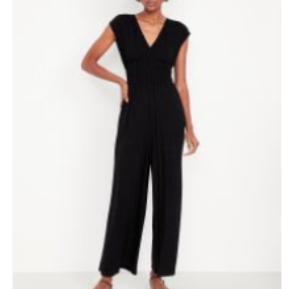 Old Navy Classic Black Tank Jumpsuit Cinch Waist Thick Stretchy Pocket Wideleg